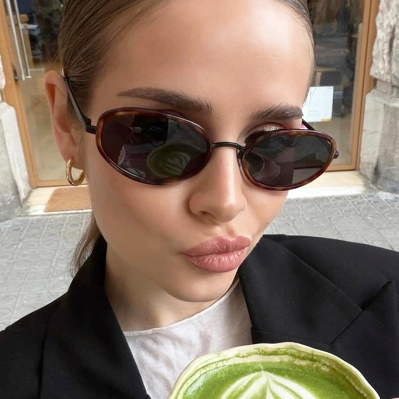 New Stylish Trendy Metal Oval  - огляд і ціна Street Fashion Definition